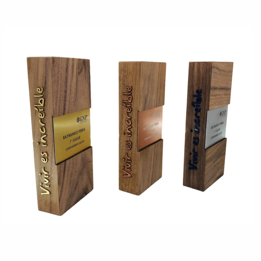 RECONOCIMIENTO DE MADERA CON PLACA DE METAL A008